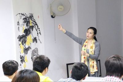 尧巧玲老师为我院文管学生开展文化经纪人专题讲座